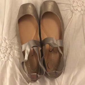 Worn 1 time. Super comfortable! Cute with anything